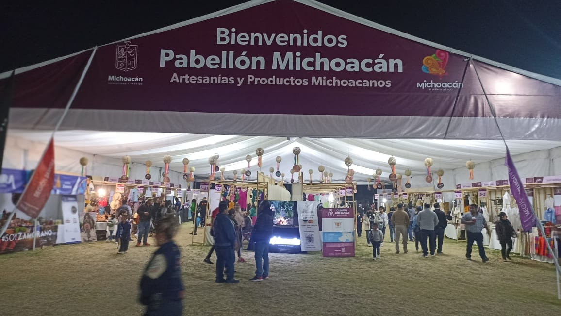 Artesanos michoacanos reportan buena venta en la Feria Estatal de León 2023