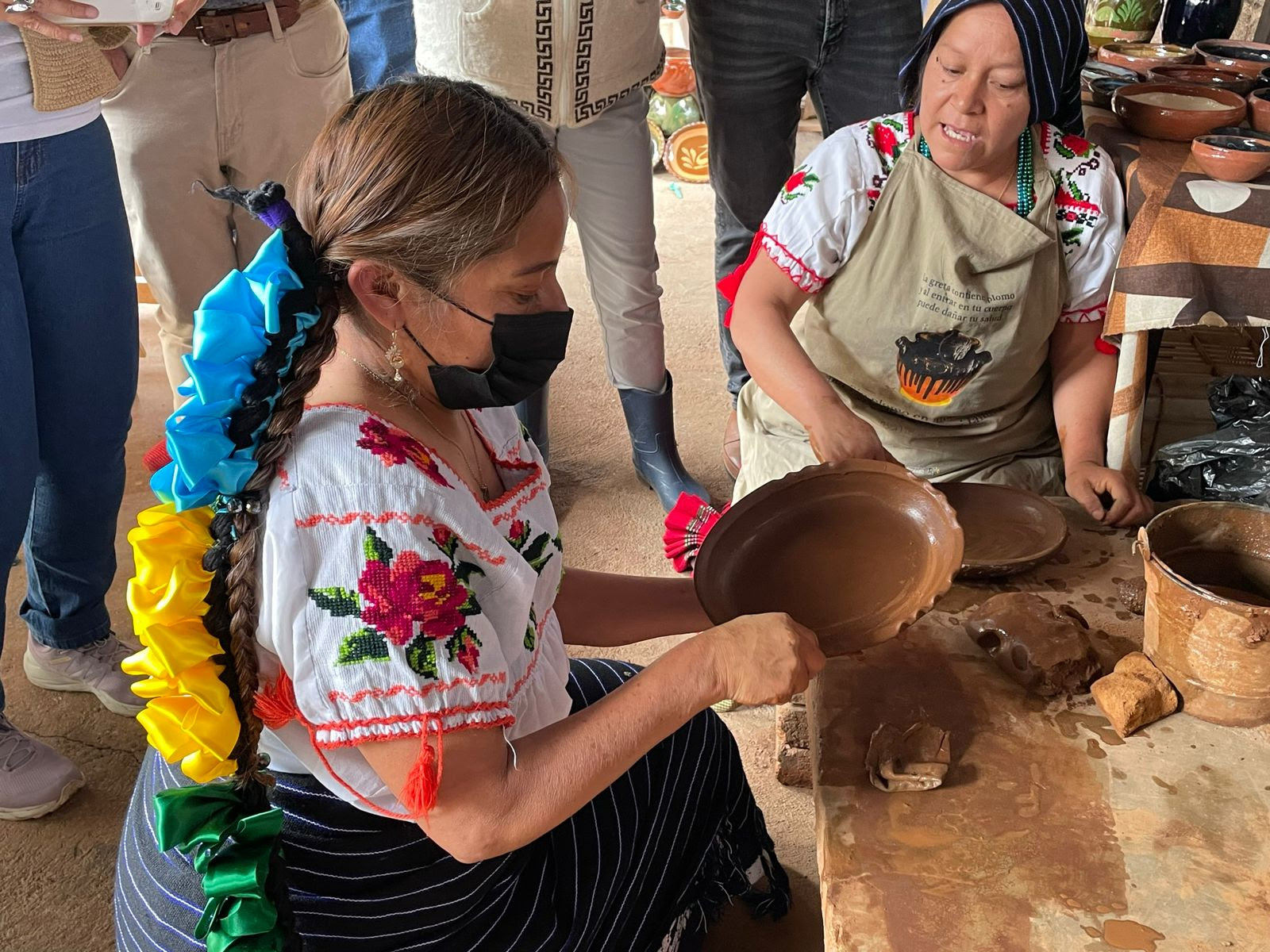 Sostienen mujeres la artesanía michoacana: IAM