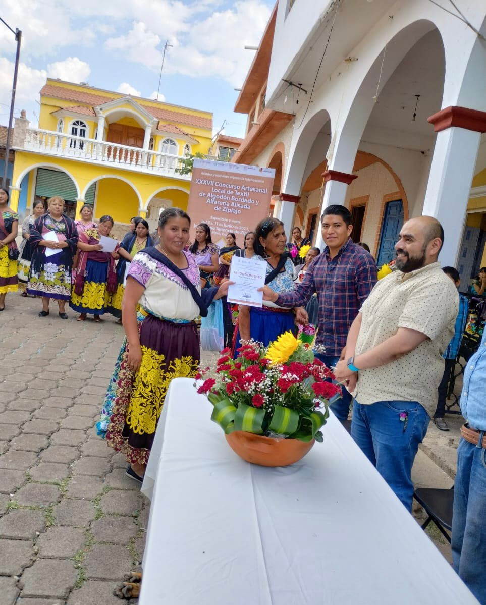 Premian a las mejores piezas del Concurso Artesanal de Textil y Alfarería