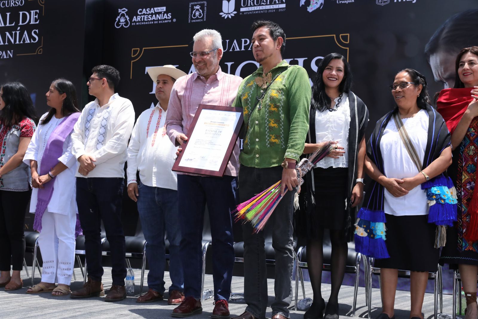 Tlalpujahua celebra primer galardón obtenido en el Concurso Artesanal de Uruapan