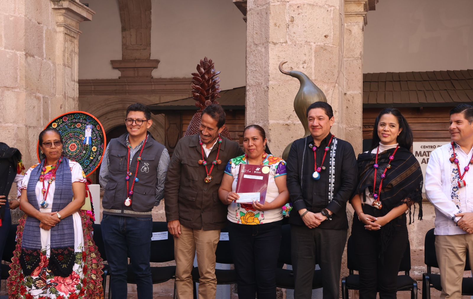 Con la entrega de financiamientos para personas artesanas celebra Casart su 54 aniversario