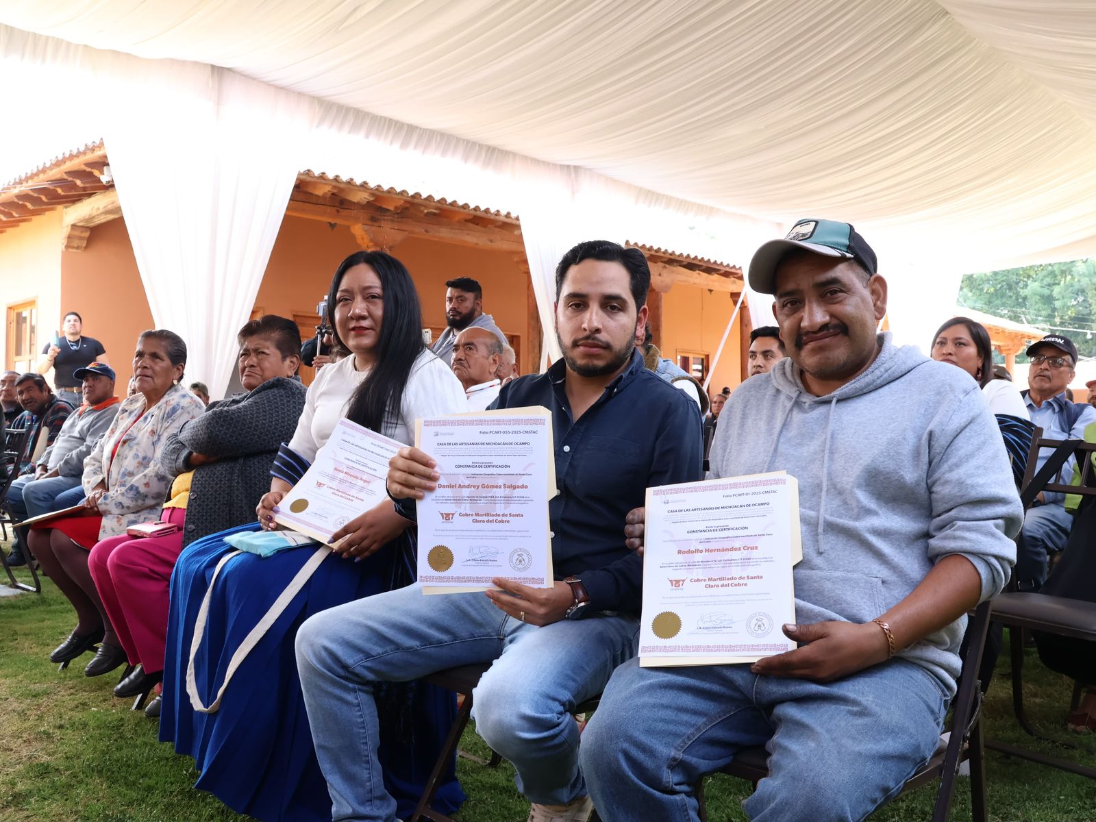 Casart entrega certificaciones de calidad y origen a personas artesanas de Santa Clara del Cobre