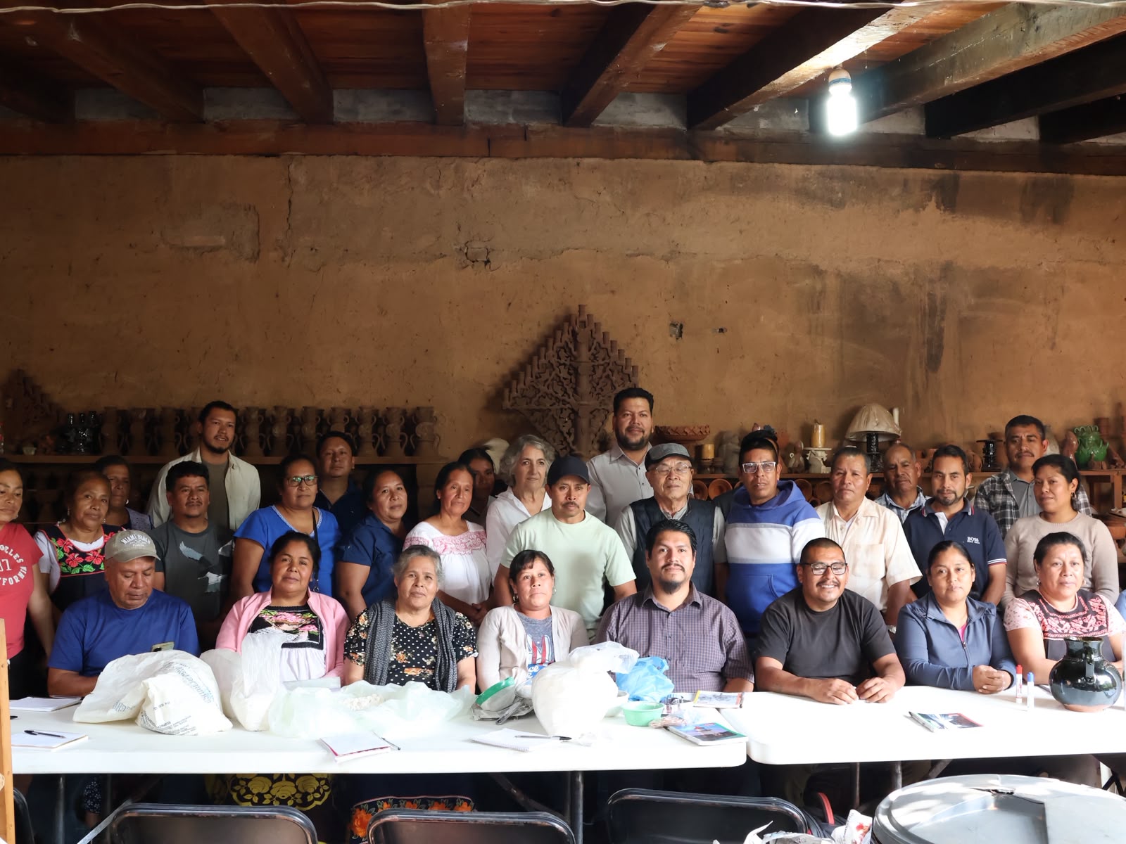 Impulsan alfarería tradicional con reforzamiento de hornos de leña en Michoacán
