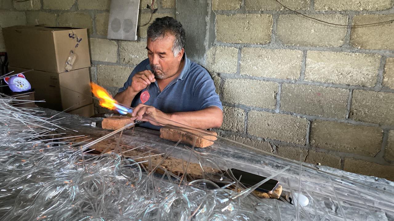 Certifican la autenticidad de las esferas de vidrio soplado de Tlalpujahua
