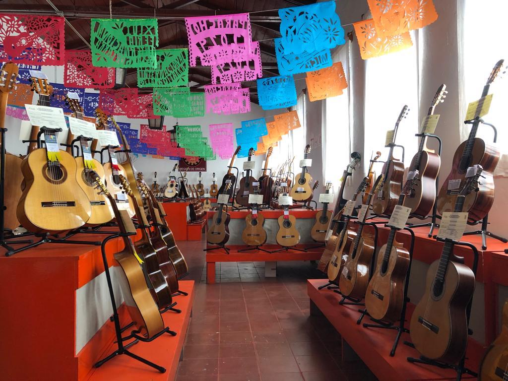 Lauderos de Paracho alistan sus guitarras para el Concurso Nacional de Constructores de Guitarra